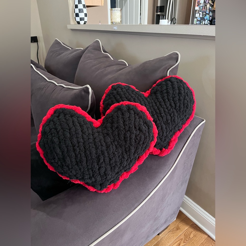 ❤️🖤2 Handmade Chunky Heart Shaped Decorative Pillows🖤❤️